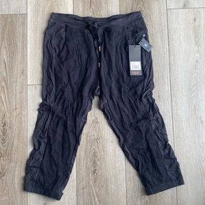 Wantable black capri